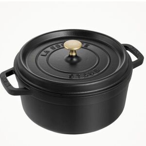 Staub 22cm Round Cast Iron Cocotte- Black